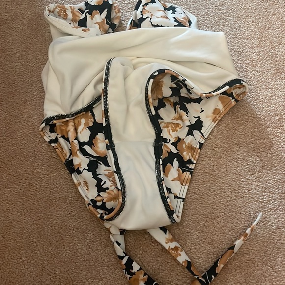 Abercrombie floral one piece swim new without tags never worn size xs - Picture 5 of 5